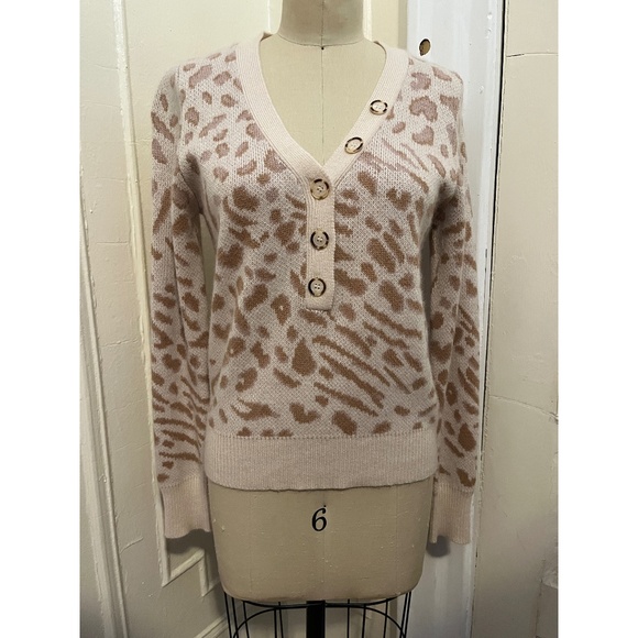 HEARTLOOM LEONA LEOPARD SWEATER - Picture 4 of 9